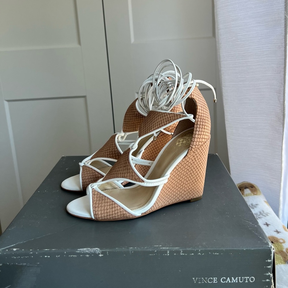 Size 5.5 Vince Camuto heels